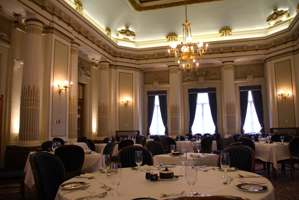 The dining room at Le Parliamentaire.